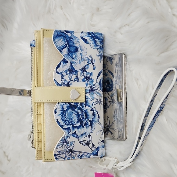 🔹️Betsey Johnson🔹️ XOPIXIE Blue Multi Floral Print  Bifold Wallet + Wristlet - Picture 1 of 7
